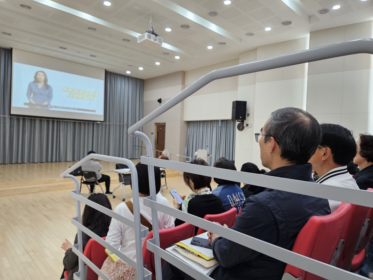 연수구 송도4동 행정복지센터는 지난 24일, 동 행정복지센터 대강당에서 통장자율회원들을 대상으로 보이스 피싱 예방 교육을 실시했다